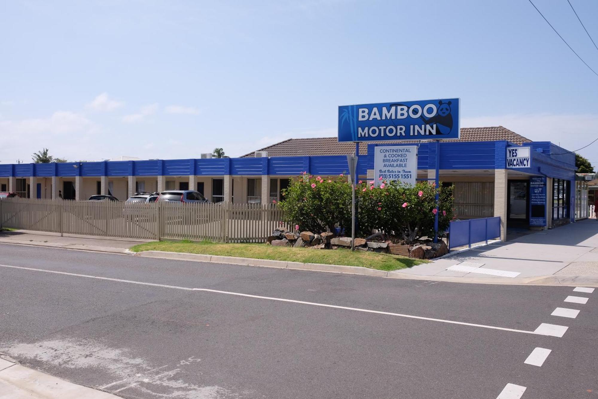 Bamboo Motor Inn Lakes Entrance Exterior photo
